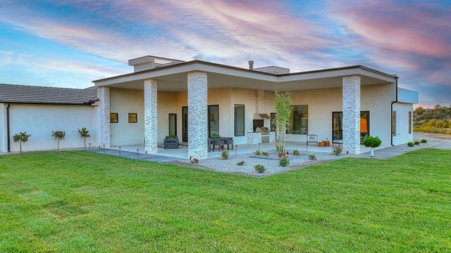 18 Chamisa Road, Placitas, NM 87043
