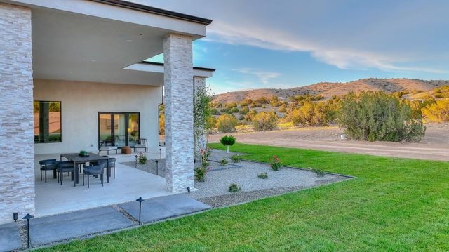 18 Chamisa Road, Placitas, NM 87043