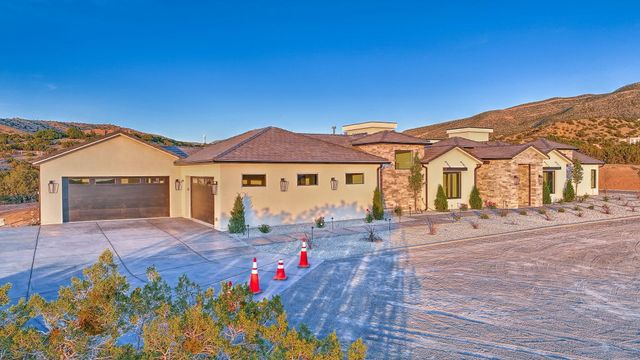 18 Chamisa Road, Placitas, NM 87043