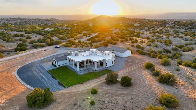 18 Chamisa Road, Placitas, NM 87043
