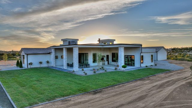 18 Chamisa Road, Placitas, NM 87043