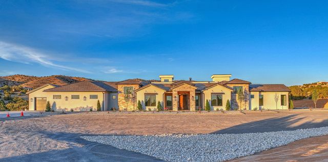 18 Chamisa Road, Placitas, NM 87043