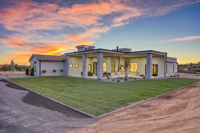 18 Chamisa Road, Placitas, NM 87043