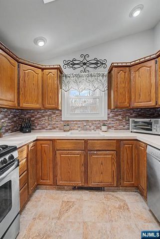 27 Westwood Drive, Fair Lawn, NJ 07410