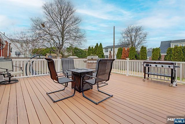 27 Westwood Drive, Fair Lawn, NJ 07410