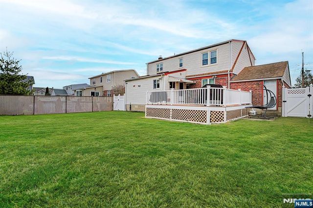 27 Westwood Drive, Fair Lawn, NJ 07410