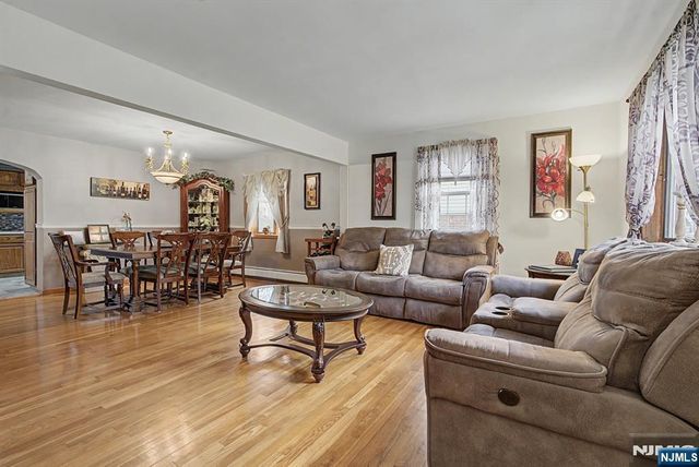27 Westwood Drive, Fair Lawn, NJ 07410