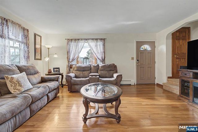 27 Westwood Drive, Fair Lawn, NJ 07410