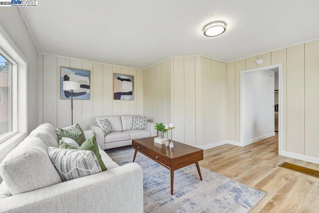 2592 Miramar Ave, Castro Valley, CA 94546