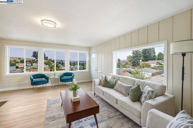 2592 Miramar Ave, Castro Valley, CA 94546