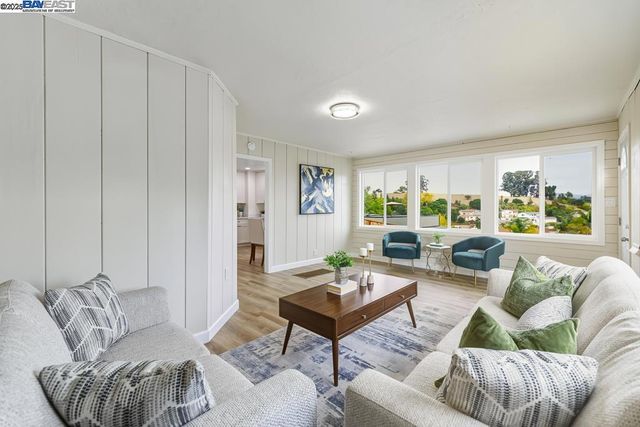 2592 Miramar Ave, Castro Valley, CA 94546