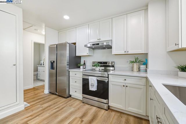 2592 Miramar Ave, Castro Valley, CA 94546