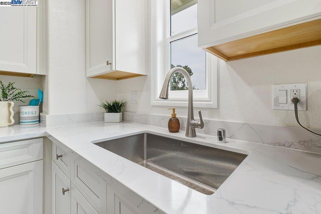 2592 Miramar Ave, Castro Valley, CA 94546