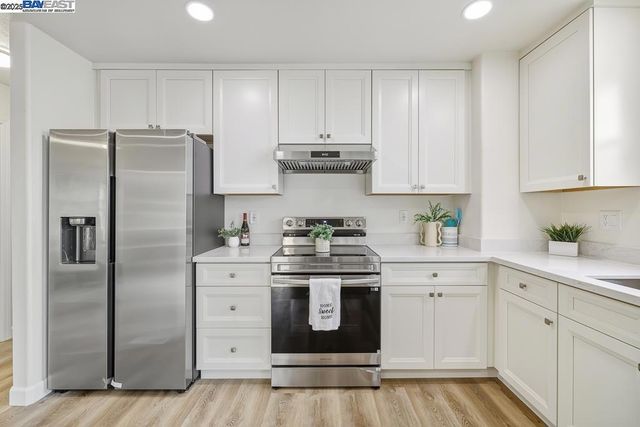 2592 Miramar Ave, Castro Valley, CA 94546