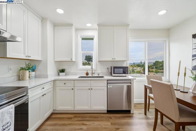 2592 Miramar Ave, Castro Valley, CA 94546