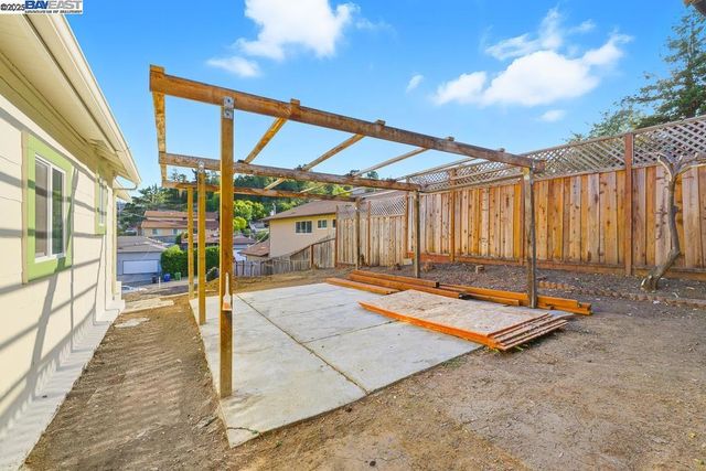 2592 Miramar Ave, Castro Valley, CA 94546