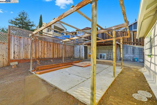 2592 Miramar Ave, Castro Valley, CA 94546