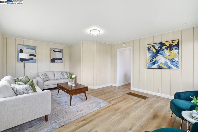 2592 Miramar Ave, Castro Valley, CA 94546