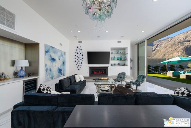 586 Polaris Court, Palm Springs, CA 92264