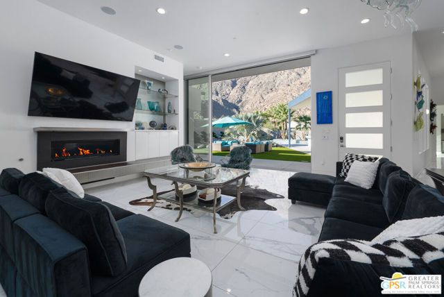 586 Polaris Court, Palm Springs, CA 92264