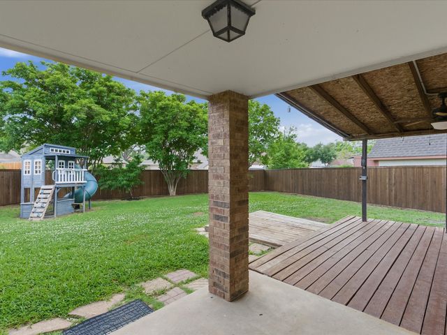 1522 Knollview Lane, Carrollton, TX 75007