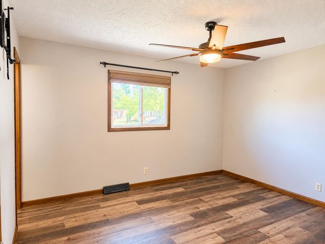 2604 Colonial Ln, Salina, KS 67401