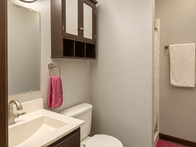 2604 Colonial Ln, Salina, KS 67401