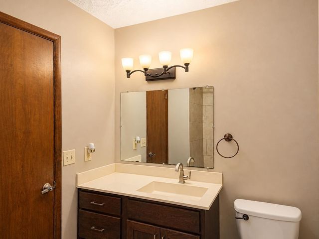 2604 Colonial Ln, Salina, KS 67401