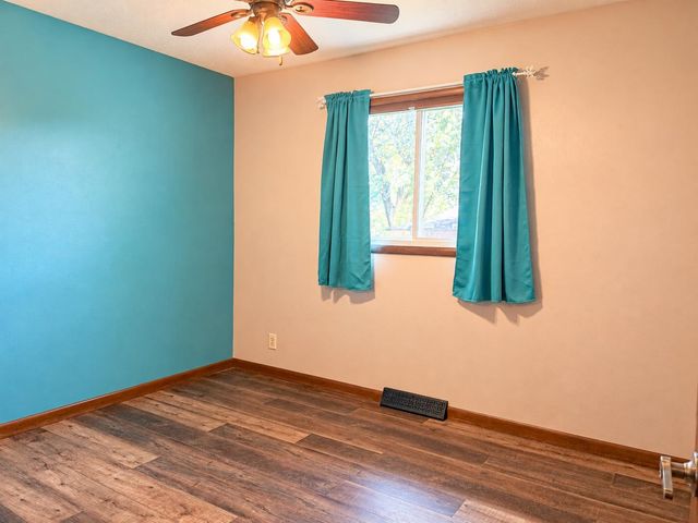 2604 Colonial Ln, Salina, KS 67401