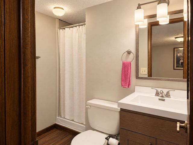 2604 Colonial Ln, Salina, KS 67401