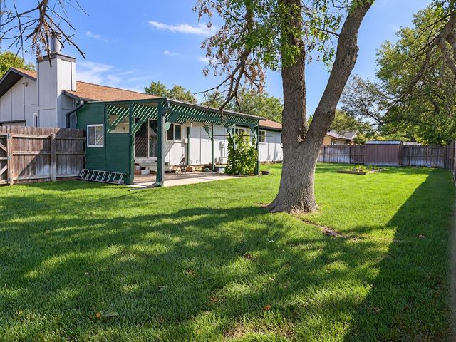 2604 Colonial Ln, Salina, KS 67401
