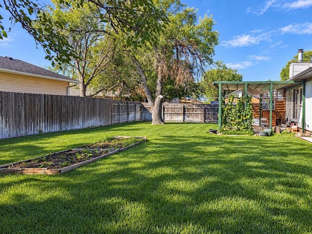 2604 Colonial Ln, Salina, KS 67401
