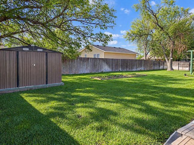 2604 Colonial Ln, Salina, KS 67401