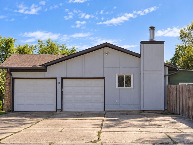 2604 Colonial Ln, Salina, KS 67401