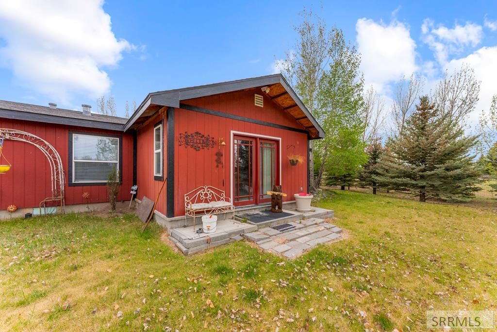 Image 13 of property listing at 7581 W 6000 N, Rexburg, ID 83440