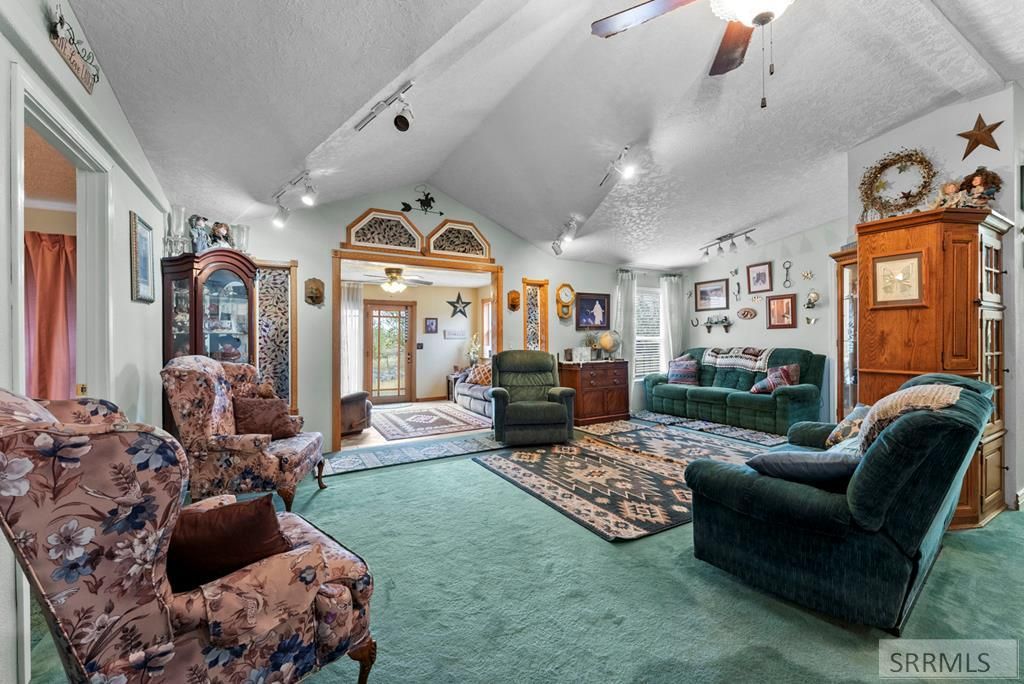 Image 15 of property listing at 7581 W 6000 N, Rexburg, ID 83440