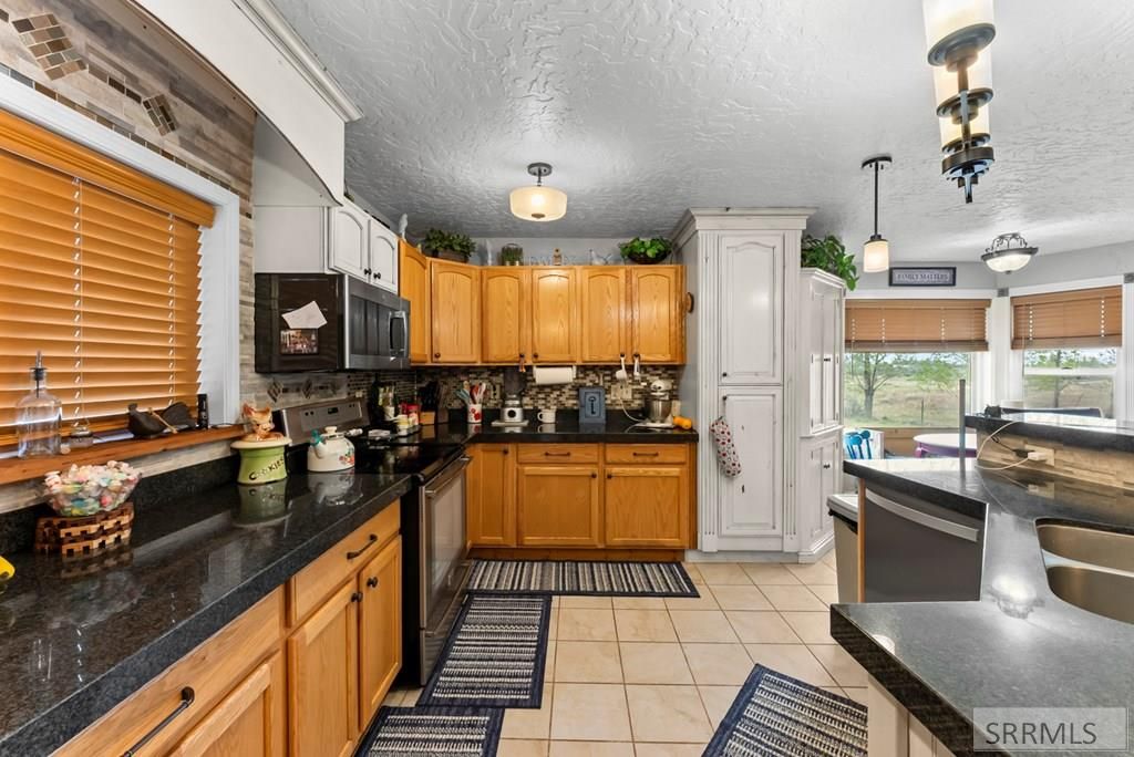 Image 2 of property listing at 7581 W 6000 N, Rexburg, ID 83440