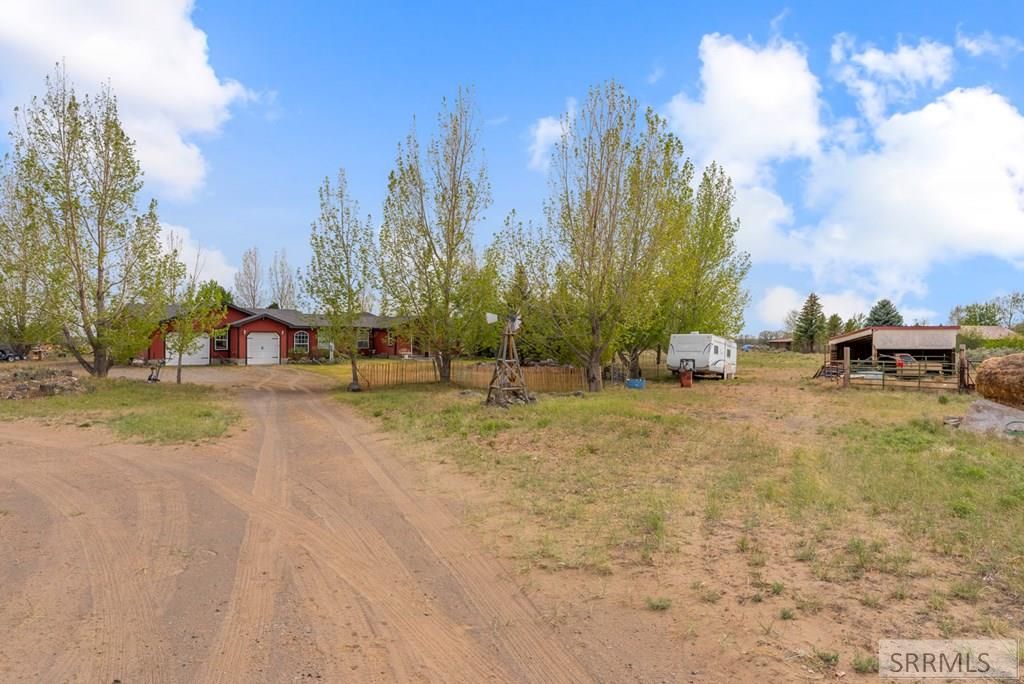 Image 5 of property listing at 7581 W 6000 N, Rexburg, ID 83440
