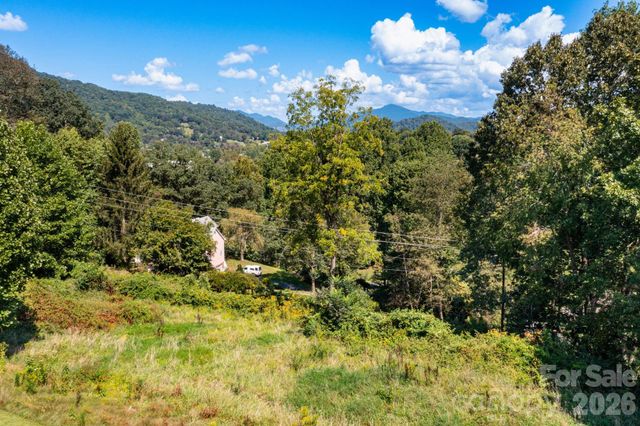 9999 Foxfire Estates Circle, Waynesville, NC 28785