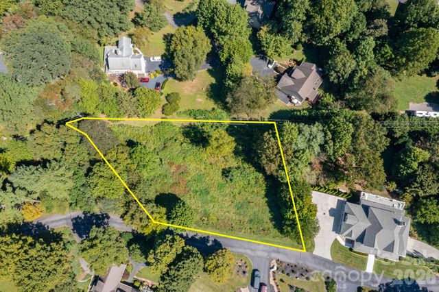 9999 Foxfire Estates Circle, Waynesville, NC 28785