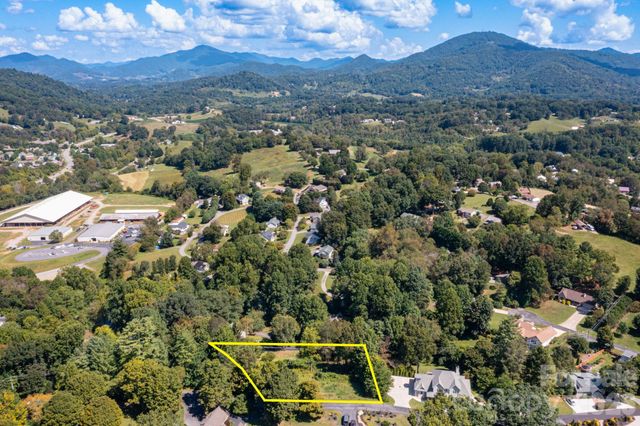 9999 Foxfire Estates Circle, Waynesville, NC 28785