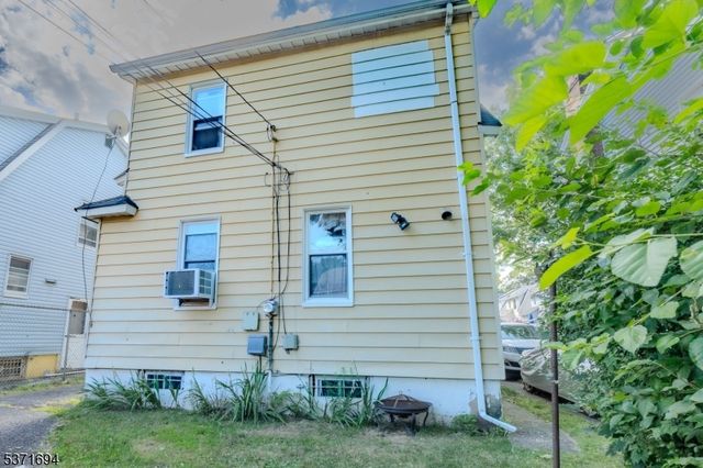 34 Warwick St, East Orange City, NJ 07017