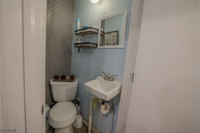 34 Warwick St, East Orange City, NJ 07017