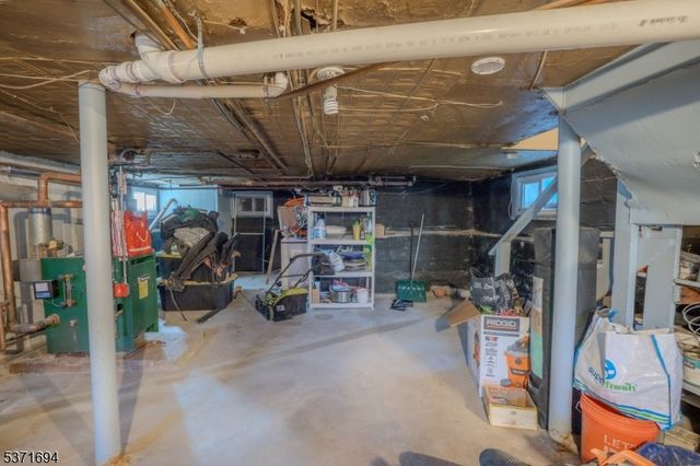 34 Warwick St, East Orange City, NJ 07017