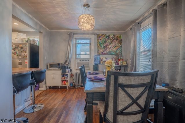 34 Warwick St, East Orange City, NJ 07017