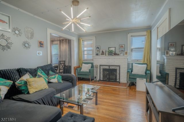34 Warwick St, East Orange City, NJ 07017