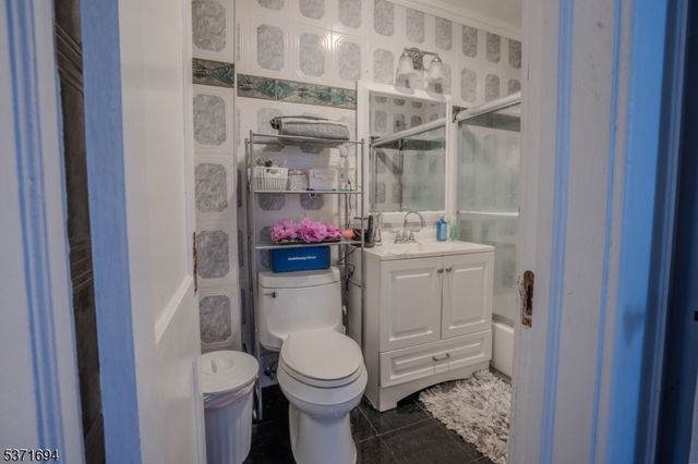 34 Warwick St, East Orange City, NJ 07017