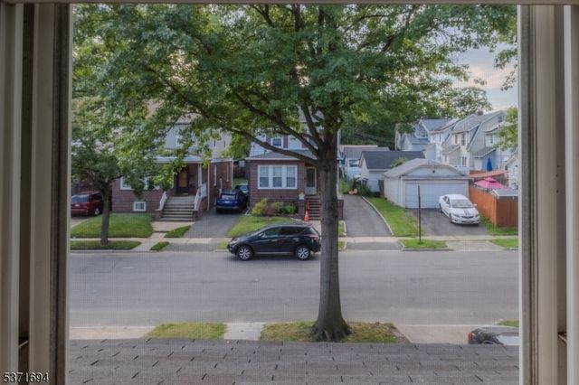 34 Warwick St, East Orange City, NJ 07017