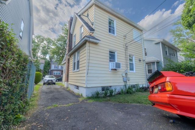 34 Warwick St, East Orange City, NJ 07017