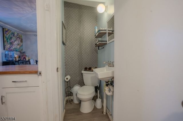 34 Warwick St, East Orange City, NJ 07017